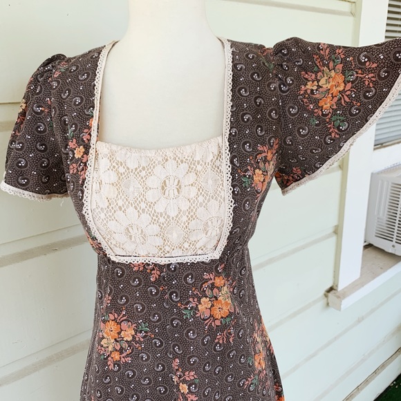 SOLD 70s Terri Petites Flutter Sleeve Dress - Picture 6 of 7